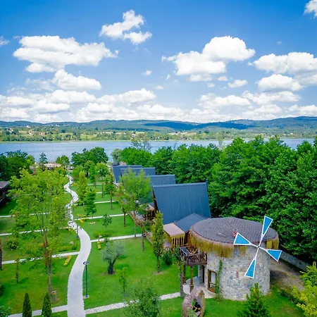 Dedeman Village Sapanca Hotel *